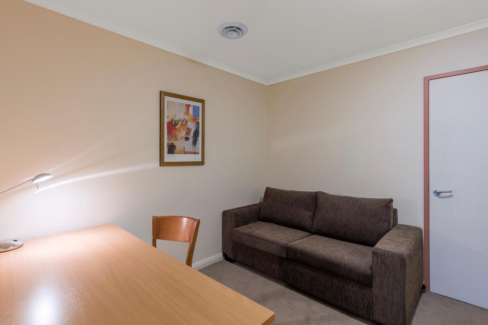 One-Bedroom Apartment Office,1212233323:JPEG