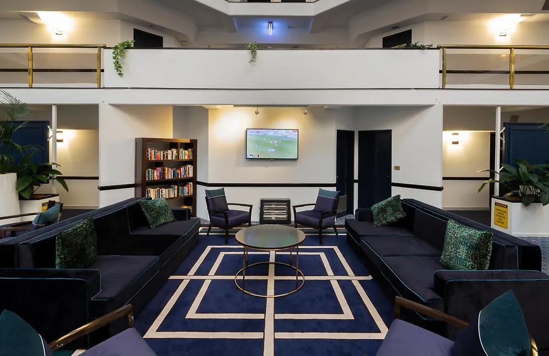Ramada By Wyndham Diplomat Canberra-1